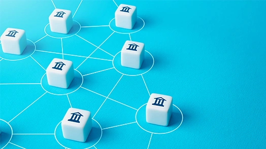 Rete di cubi bianchi con simbolo di edificio collegati da linee su sfondo blu